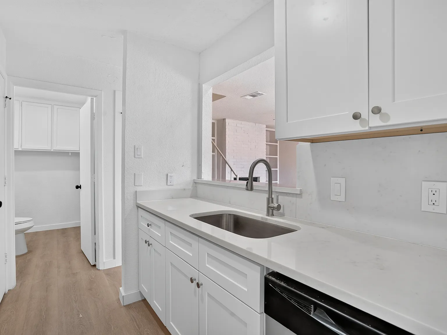 2 bed, 2.5 bath, 1056 sqft, $1,700 — Photo 3