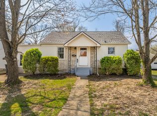 1105 W Walkup Ave, Carbondale, IL 62901