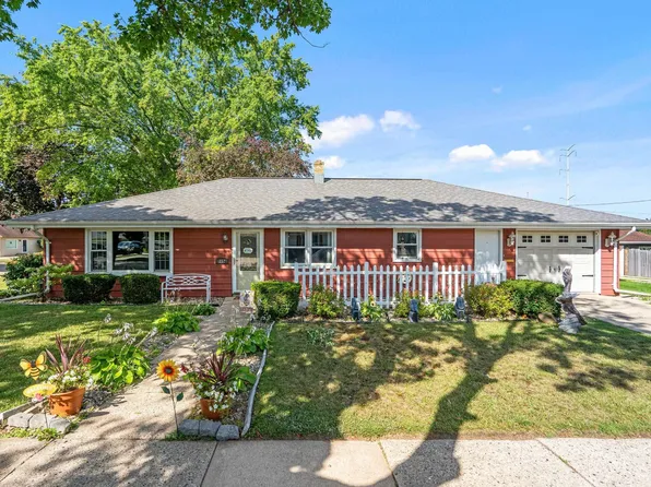 352 S James St, Kimberly, WI 54136