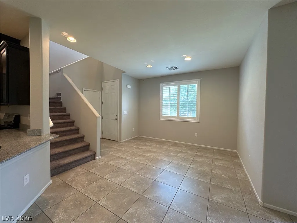 4 bed, 3.0 bath, 2457 sqft, $2,355 — Photo 3