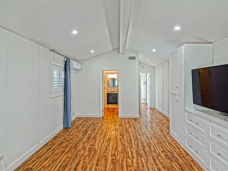 2621 Mathews Ave — Photo 20