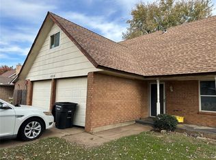 408 S Silver Leaf Dr, Moore, OK 73160