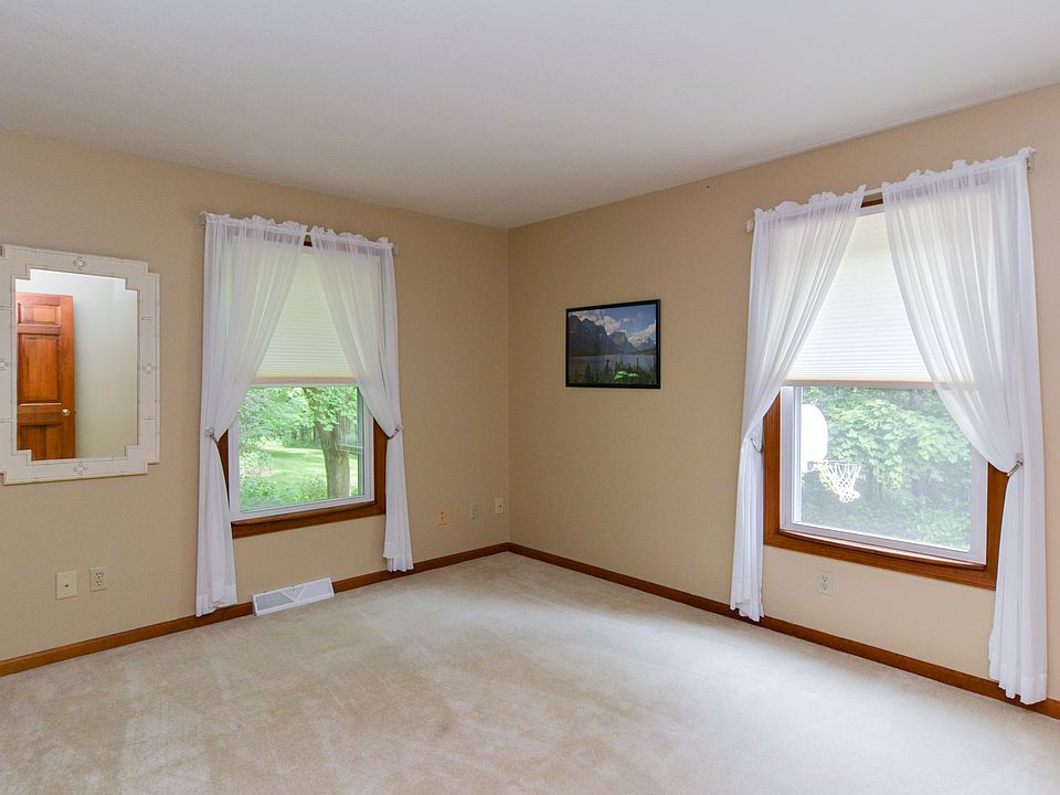 1st image of 5 Pine Brook Dr