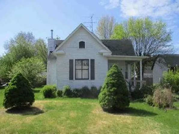 305 E Elm St, Lone Tree, IA 52755