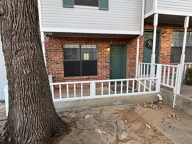 929 W Hickory St #12-A — Photo 1