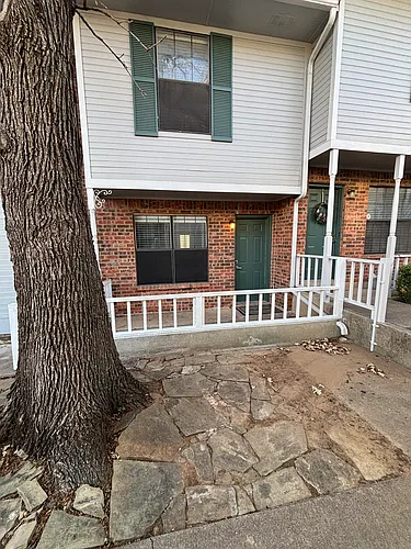 929 W Hickory St Photo 1