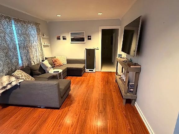 3rd image of 41 Indiana Ave Floor 2