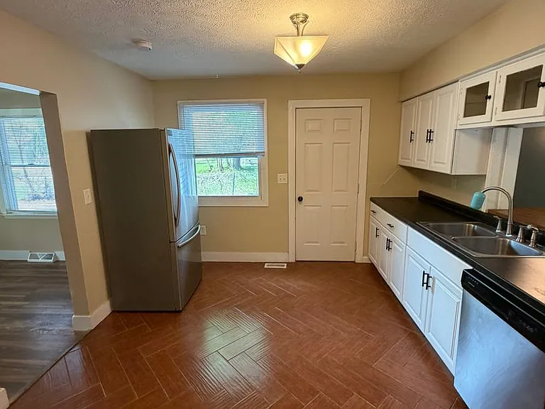 600 Dadson Dr — Photo 7