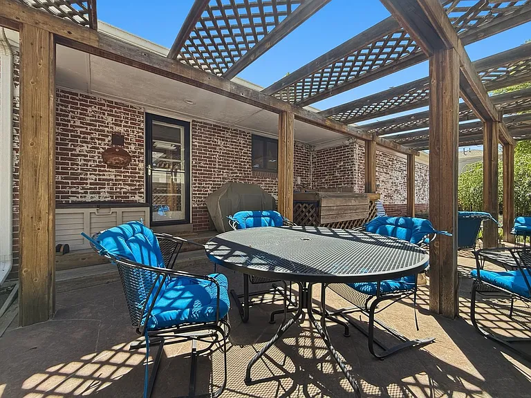 1101 Locust St — Photo 23