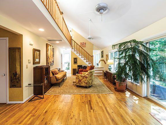 5th image of 16 Longwoods Ln