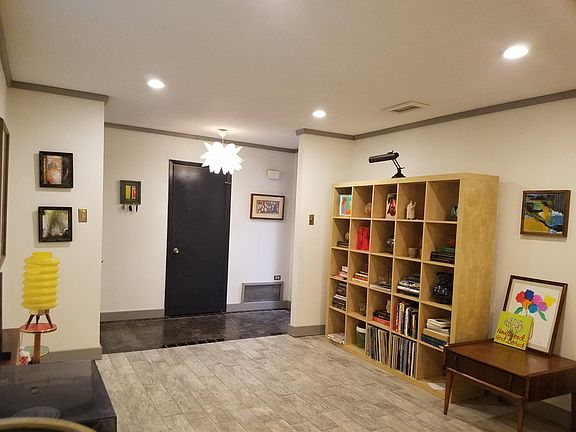 5th image of 218 Downshire Dr