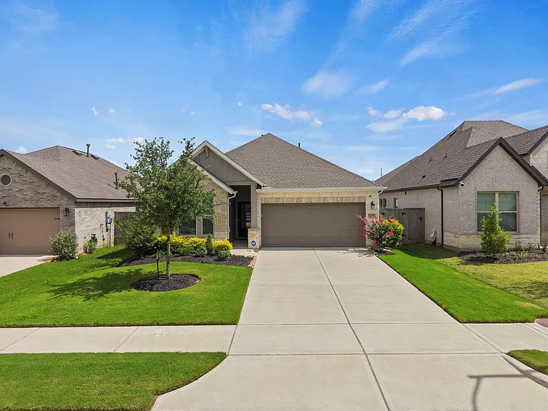 30319 Tall Fescue Dr — Photo 1