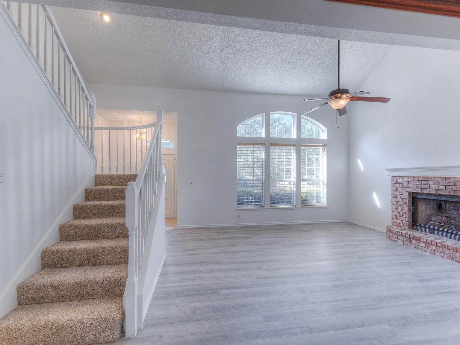 4 bed, 2.5 bath, 2015 sqft, $2,295 — Photo 4