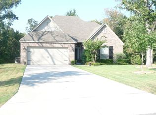 10085 Circle Dr, Claremore, OK 74019