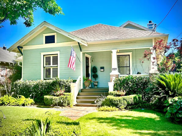 209 E Woodland St, Houston, TX 77009