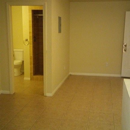 5th image of 695 Stanley Ave