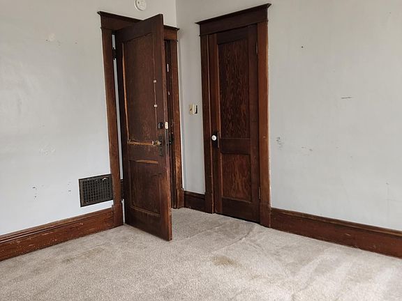 5th image of 821-10 3rd Ave S