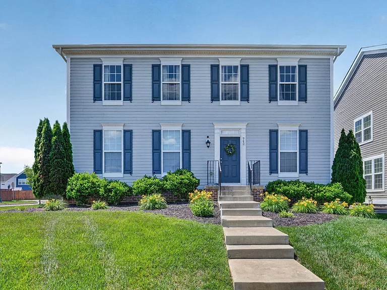 980 Basswood Dr — Photo 1