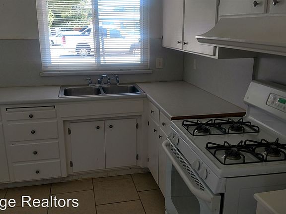 3rd image of 2214 N Kensington Way