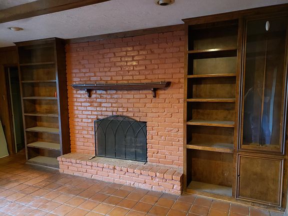 4th image of 1255 Elaine Dr