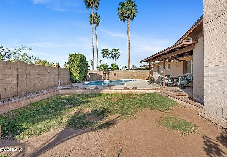 2137 E Apollo Ave — Photo 32