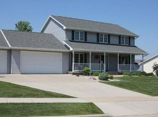 2127 Olde Country Cir, Kaukauna, WI 54130