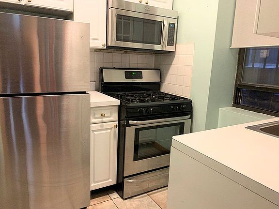 4th image of 146 W 10th St #1Y