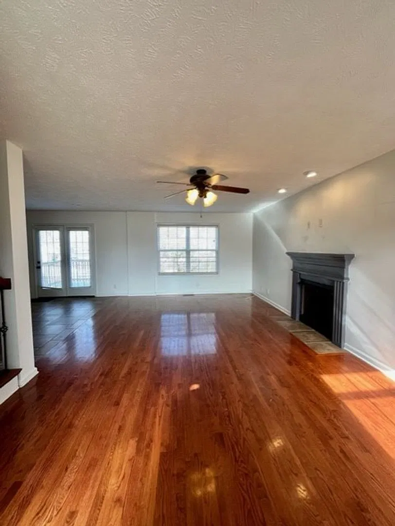 Spacious 3-Bedroom Home with Bonus Room & 3 Full Bathrooms — Photo 2