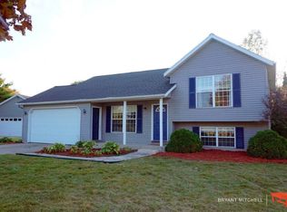 2122 Outback Ct, Cedar Springs, MI 49319