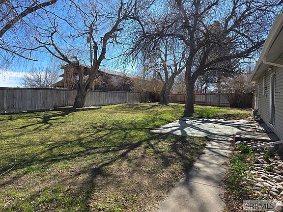 3rd image of 1571 Stanger Dr