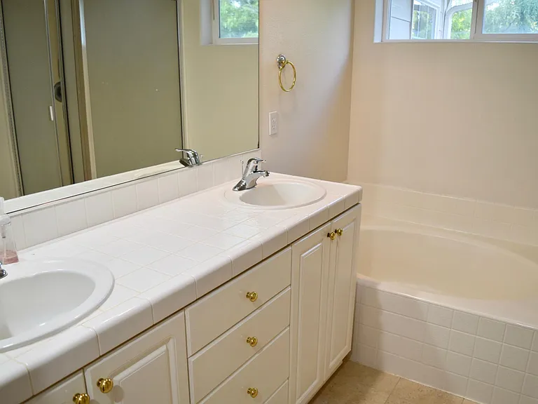 2302 SE 175th Ave — Photo 21