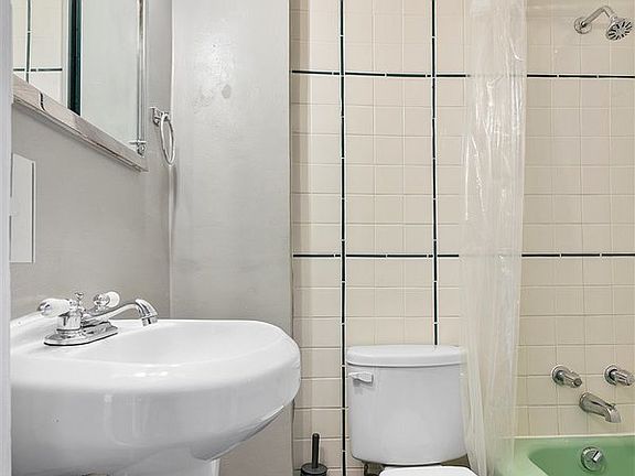 4th image of 1540 Logan St APT 28