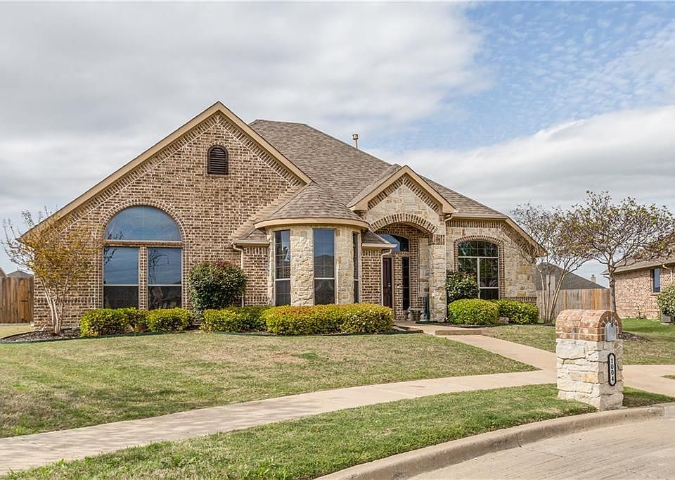 1st image of 1004 Colonial Dr