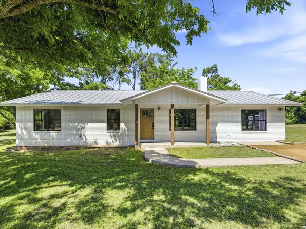 125 W Lower Crabapple Rd, Fredericksburg, TX 78624