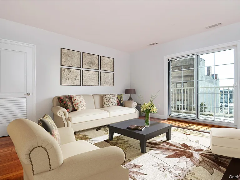 543 Main St #402 — Photo 3