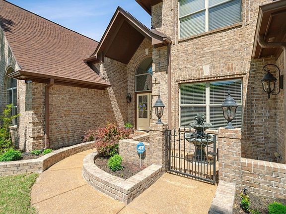 4th image of 225 Lewis Fairway Cir