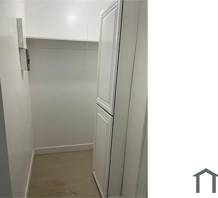 3rd image of 912 W 83rd St #6