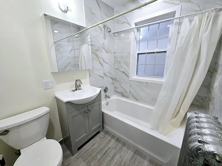 19 Rowe St #2 — Photo 8