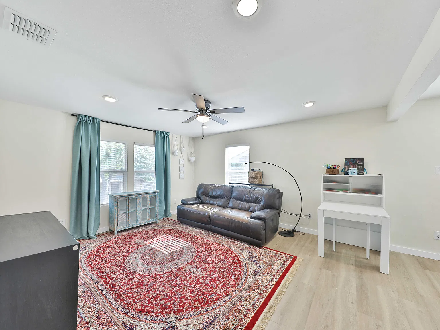 2 bed, 2.0 bath, 988 sqft, $1,575 — Photo 4