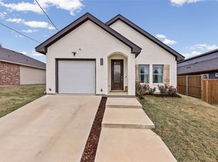 1326 Hemphill St, Greenville, TX 75401