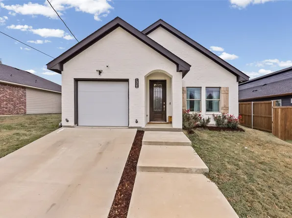1326 Hemphill St, Greenville, TX 75401