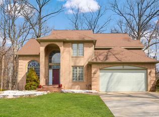 2064 Christopher Ct, West Bloomfield, MI 48324