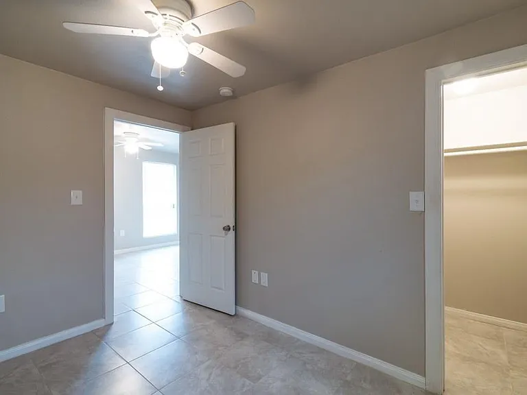 5327 Bell St #3 — Photo 8