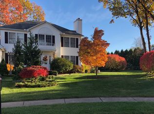 8 Frances Ln, Windsor Locks, CT 06096