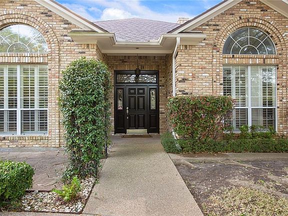 3rd image of 400 Riverview Dr