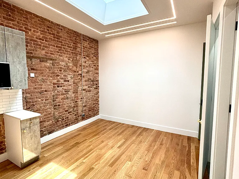 6080 Catalpa Ave #2F — Photo 5