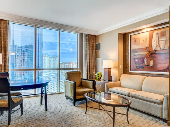 135 Harmon Ave, Las Vegas, NV