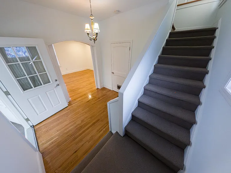 15 Sedgwick St — Photo 16