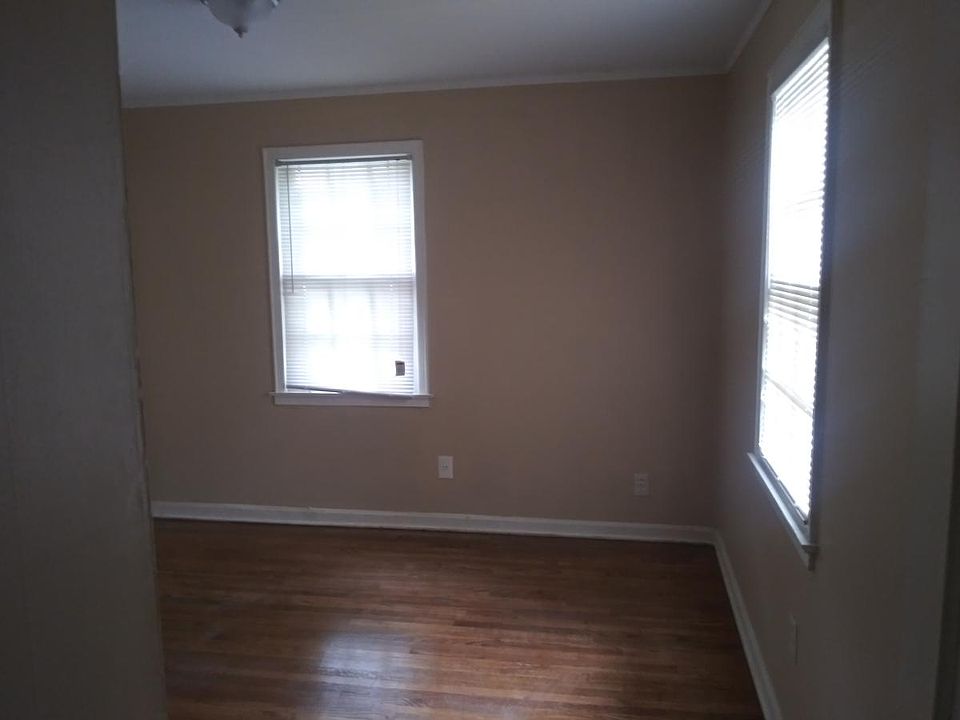 1st image of 3947 N Whitehaven Park Cir