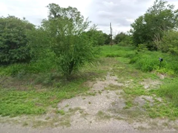 308 W 4th St, Bishop, TX 78343